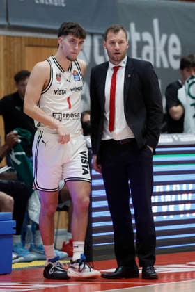 from left to right Zachary Ensminger Bamberg Baskets, 1 and Head Coach Anton Gavel Bamberg Baskets 01 02 2026, Basketball, BBL, Fitness First Wuerzburg Baskets vs BMA365 Bamberg Baskets, GER, Wuerzburg, Tectake Arena Copyright: HMBxMedia xHeikoxBecker