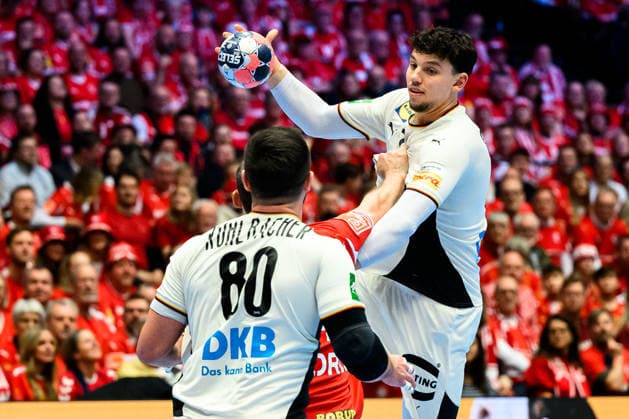 Herning Handball EM 2026 Final Denmark Germany Marko Grgic Germany with the pass to Jannik Kohlbacher Germany , in between Denmarks Mathias Gidsel Herning Jyske Bank Boxing Denmark