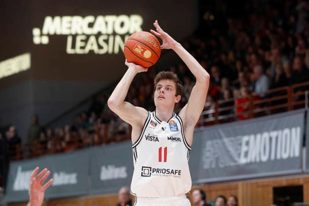from left to right Richard Balint Bamberg Baskets, 11 01 02 2026, Basketball, BBL, Fitness First Wuerzburg Baskets vs BMA365 Bamberg Baskets, GER, Wuerzburg, Tectake Arena Copyright: HMBxMedia xHeikoxBecker