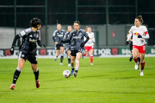 01 02 2026, xomx, Soccer Google Pixel Women Bundesliga, RB Leipzig Eintracht Frankfurt v l Sophie Nachtigall Eintracht Frankfurt am Ball DFL DFB REGULATIONS PROHIBIT ANY USE OF PHOTOGRAPHS as IMAGE SEQUENCES and or QUASI VIDEO Leipzig