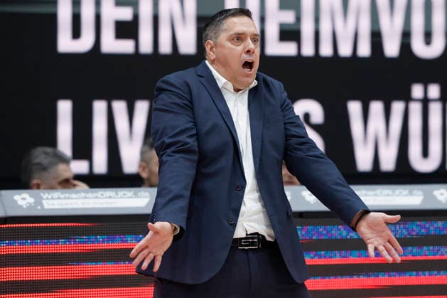from left to right Head Coach Sasa Filipovski Fitness First Wuerzburg Baskets 01 02 2026, Basketball, BBL, Fitness First Wuerzburg Baskets vs BMA365 Bamberg Baskets, GER, Wuerzburg, Tectake Arena Copyright: HMBxMedia xHeikoxBecker