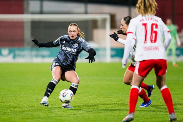 01 02 2026, xomx, Soccer Google Pixel Women Bundesliga, RB Leipzig Eintracht Frankfurt v l Lisanne Gräwe Eintracht Frankfurt am Ball DFL DFB REGULATIONS PROHIBIT ANY USE OF PHOTOGRAPHS as IMAGE SEQUENCES and or QUASI VIDEO Leipzig
