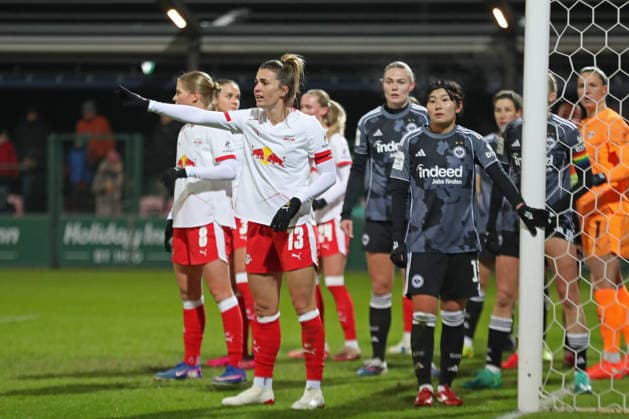 Google Pixel Womens Bundesliga, RB Leipzig Eintracht Frankfurt 01 02 2026 Sandra Starke 13, RB Leipzig directs her teammates Football, Google Pixel Womens Bundesliga, Season 2025 2026, 16 Matchday RB Leipzig vs SG Eintracht Frankfurt on 01 02 2026, Training Center Cottaweg, Leipzig DFB REGULATIONS PROHIBIT ANY USE OF PHOTOGRAPHS AS IMAGE SEQUENCES AND OR QUASI VIDEO Copyright: xBEAUTIFULxSPORTS JanxKaeferx