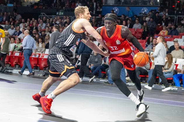 Christian Sengfelder 43 Ratiopharm Ulm in duel with Wenyen Gabriel 32 FC Bayern Basketball , FC Bayern Basketball vs Ratiopharm Ulm, BBL, 18 Matchday, 01 02 2026 Munich Bavaria Germany Copyright: xkolbert-press UlrichxGamelx