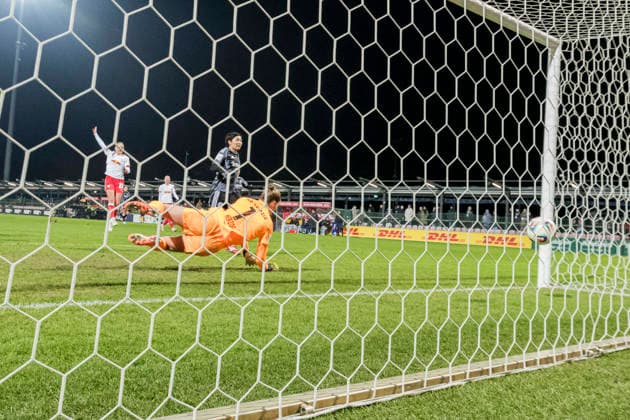 01 02 2026, xomx, Soccer Google Pixel Women Bundesliga, RB Leipzig Eintracht Frankfurt v l jubelt, Torjubel, Tor, Goal, Jubel, Freude, freuen zum 0 1 Elvira Johanna Herzog RasenBallsport Leipzig DFL DFB REGULATIONS PROHIBIT ANY USE OF PHOTOGRAPHS as IMAGE SEQUENCES and or QUASI VIDEO Leipzig