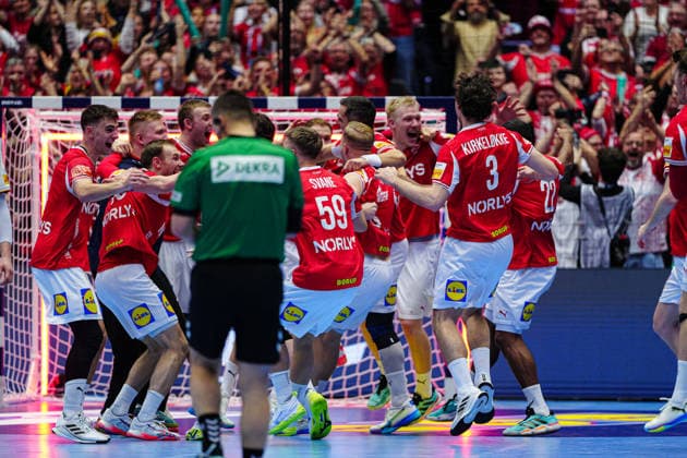 Denmark cheers after victory at the end of the match DEN, Denmark vs Germany, Handball, EHF European Championship 2026, Final, 01 02 2026 DEN, Denmark vs Germany, Handball, EHF European Championship 2026, Final, 01 02 2026 Herning Copyright: xEibner-Pressefoto MarcelxvonxFehrnx EP_MFN