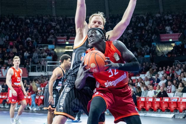 Christian Sengfelder 43 Ratiopharm Ulm in duel with Wenyen Gabriel 32 FC Bayern Basketball , FC Bayern Basketball vs Ratiopharm Ulm, BBL, 18 Matchday, 01 02 2026 Munich Bavaria Germany Copyright: xkolbert-press UlrichxGamelx