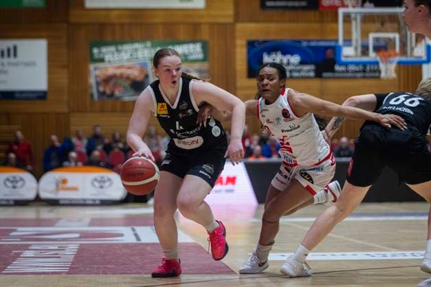 Kolbrun Armannsdottir Nr 4 Hannover , Taylor Valladay Nr 0 Osnabrück GiroLive Panthers Osnabrück 57 71 TK Hannover Luchse 1 DBBL 17 Matchday GiroLive Panthers Osnabrück vs TK Hannover Luchse