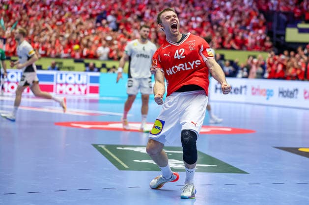 01 02 2026, Handball, Men s EHF EURO 2026, Germany Denmark, Jyske Bank Boxing in Herning, Final Denmark is European Champion The team celebrates the victory cheering on the pitch xxxxxxxxxxxxxxx Denmark