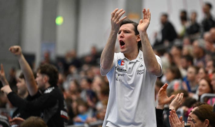 01 02 2026 Handball season 2025 2026 Test match friendly HC Erlangen HCE Frisch Auf Göppingen xwoxzix Johannes Sellin coach HC Erlangen HCE applauds claps shouts screams yells