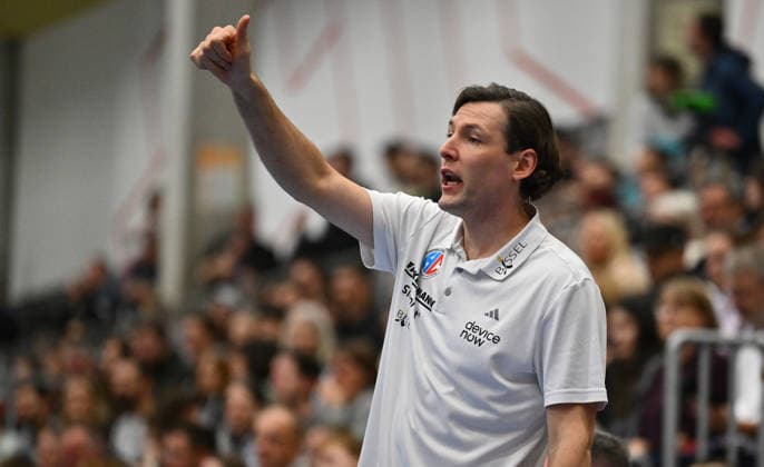 01 02 2026 Handball Season 2025 2026 Test match Friendly match HC Erlangen HCE Frisch Auf Göppingen xwoxzix Johannes Sellin Coach HC Erlangen HCE Thumbs up Thumbs up