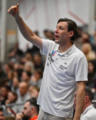 01 02 2026 Handball Season 2025 2026 Test match Friendly match HC Erlangen HCE Frisch Auf Göppingen xwoxzix Johannes Sellin Coach HC Erlangen HCE Thumbs up Thumbs up