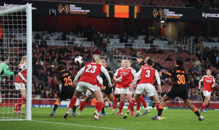 . - Arsenal Women v Corinthians Women, FIFA Women s Champions Cup Final, Emirates Stadium, London, UK - 1st February 2026. Daniel Weir Crystal Pix Daniel Weir Crystal Pix GOAL 1-1, Gabi Zanotti of Corinthians Women scores a headed goal to make the score 1-1. - Arsenal Women v Corinthians Women, FIFA Women s Champions Cup Final, Emirates Stadium, London, UK - 1st February 2026. Daniel Weir Crystal Pix London Emirates Stadium UK Copyright: xDanielxWeirx CP_Arsenal_Women_Corinthians_Women_DW01