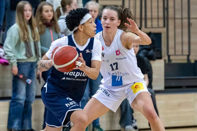 Toyota DBBL 2025 2026 Syntainics MBC vs USC Freiburg Halle Saale, Germany 01 February 2026 In the picture from left in the duel Liz Smith Halle and Britta Daub Freiburg Halle Saale swh Arena Sachsen Anhalt Germany