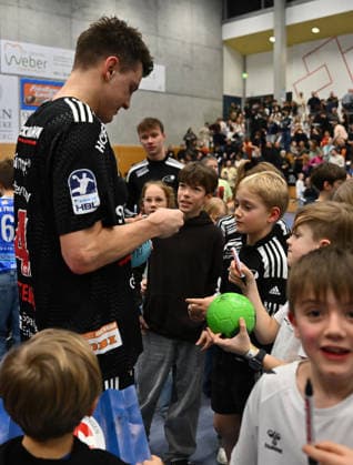 01 02 2026 Handball season 2025 2026 Test match friendly HC Erlangen HCE Frisch Auf Göppingen xwoxzix Christoph Steinert 44, HC Erlangen HCE signs autographs Autographs