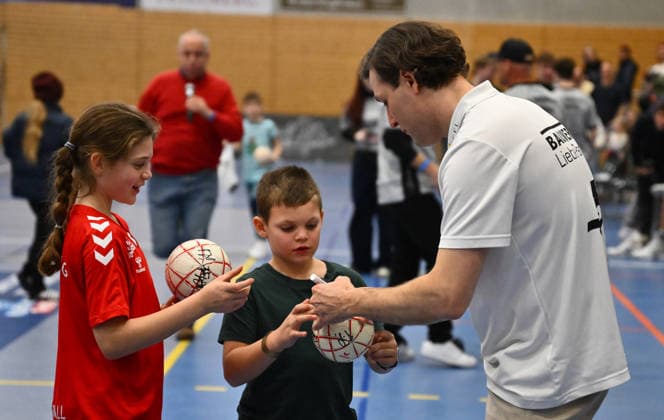 01 02 2026 Handball Season 2025 2026 Test match Friendly match HC Erlangen HCE Frisch Auf Göppingen xwoxzix Johannes Sellin Coach HC Erlangen HCE signs autographs Autographs