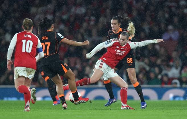 . - Arsenal Women v Corinthians Women, FIFA Women s Champions Cup Final, Emirates Stadium, London, UK - 1st February 2026. Daniel Weir Crystal Pix Daniel Weir Crystal Pix Alessia Russo of Arsenal Women battles for the ball with Duda Sampaio of Corinthians Women. - Arsenal Women v Corinthians Women, FIFA Women s Champions Cup Final, Emirates Stadium, London, UK - 1st February 2026. Daniel Weir Crystal Pix London Emirates Stadium UK Copyright: xDanielxWeirx CP_Arsenal_Women_Corinthians_Women_DW13