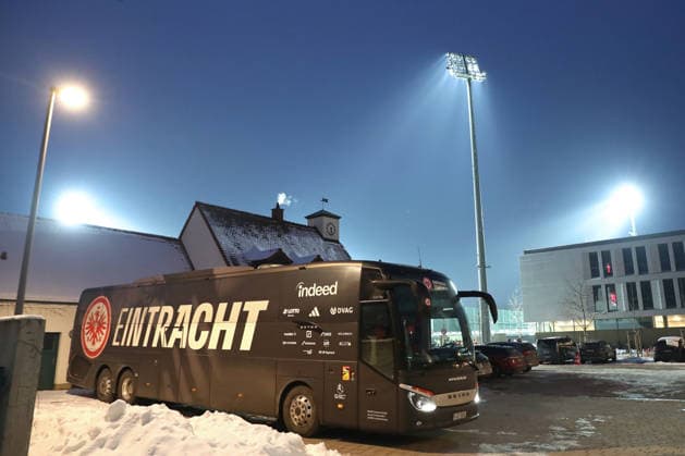 Google Pixel Womens Bundesliga, RB Leipzig Eintracht Frankfurt 01 02 2026 The team bus of Eintracht Frankfurt in front of the stadium with floodlight masts Symbol image, Feature Football, Google Pixel Womens Bundesliga, Season 2025 2026, 16 Matchday RB Leipzig vs SG Eintracht Frankfurt on 01 02 2026, Training Center Cottaweg, Leipzig DFB REGULATIONS PROHIBIT ANY USE OF PHOTOGRAPHS AS IMAGE SEQUENCES AND OR QUASI VIDEO Copyright: xBEAUTIFULxSPORTS JanxKaeferx