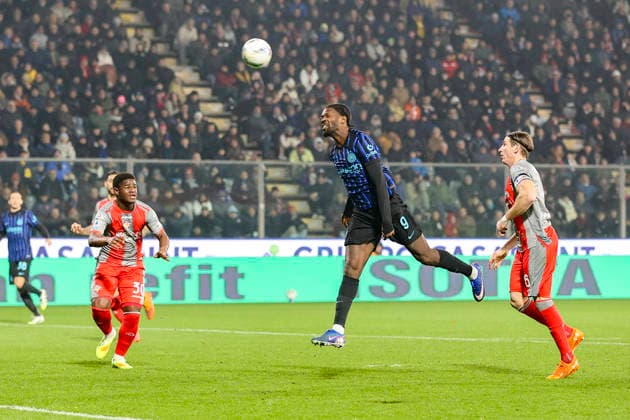 February 1, 2026, Cremona: Inter FC s Marcus Thuram heads the ball during the italian soccer,Serie A match between US Cremonese vs Internazionale FC on February 01, 2026 at the Giovanni Zini stadium in Cremona, Italy. ANSA Soccer: Serie A; Cremonese Vs Inter  - ZUMAa110 20260201_zaf_a110_054 Copyright: xDavidexCasentinix