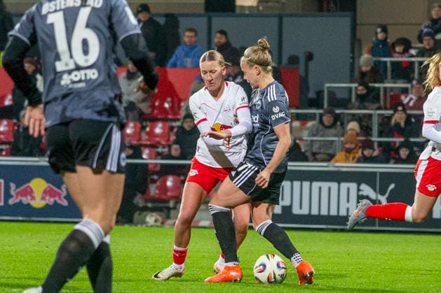 GER, Leipzig, Football, Google Pixel Womens Bundesliga, Matchday 16, RB Leipzig vs Eintracht Frankfurt in the picture from l Marlene Mueller RB Leipzig 27 , Pia Sophie Wolter Eintracht Frankfurt 17 , duel, 01 02 2025, RB Leipzig Training Academy Cottaweg Leipzig DFB REGULATIONS PROHIBIT ANY USE OF PHOTOGRAPHS AS IMAGE SEQUENCES AND OR QUASI VIDEO, Copyright: HMBxMedia PaulxFritz