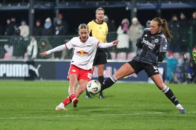 Google Pixel Womens Bundesliga, RB Leipzig Eintracht Frankfurt 01 02 2026 Marlene Müller 27, RB Leipzig comes before Lisanne Gräwe 8, Eintracht Frankfurt to the shot Football, Google Pixel Womens Bundesliga, Season 2025 2026, 16 Matchday RB Leipzig vs SG Eintracht Frankfurt on 01 02 2026, Training Center Cottaweg, Leipzig DFB REGULATIONS PROHIBIT ANY USE OF PHOTOGRAPHS AS IMAGE SEQUENCES AND OR QUASI VIDEO Copyright: xBEAUTIFULxSPORTS JanxKaeferx