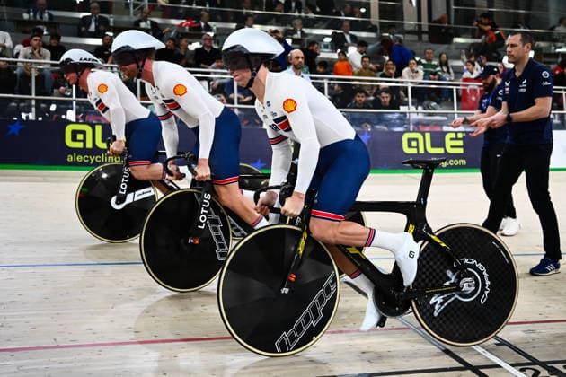 2026 UEC Track Elite European Championships Picture by Olly Hassell SWpix.com - 01 02 2026 - Cycling - 2026 UEC Track Elite European Championships - Konya Velodrome, Konya, Türkiye - Men s Team Sprint First Round - Harry Radford (Great Britain), Joe Truman (Great Britain), Matthew Richardson (Great Britain) Copyright: x xSWpix.comx(t axPhotographyxHubxLtd)xOllyxHassell SWpix.comx SWP-3177-0135
