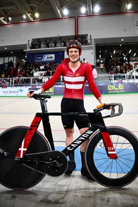 2026 UEC Track Elite European Championships Picture by Olly Hassell SWpix.com - 01 02 2026 - Cycling - 2026 UEC Track Elite European Championships - Konya Velodrome, Konya, Türkiye - Men s Elimination Race Final - Tobias Hansen Aagaard (Denmark) celebrates winning the Men s Elimination Race Final Copyright: x xSWpix.comx(t axPhotographyxHubxLtd)xOllyxHassell SWpix.comx SWP-3177-0136