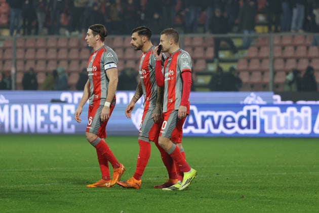 players of Cremonese s show their dejection at the end of during the Serie A soccer match between Cremonese and Inter at the Giovanni Zini Stadium in Cremona Italy - 1 February 2026. - Soccer .  Copyright: xAlbertoxMariani LaPressex
