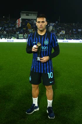 Inter s Lautaro Martinez Panini player of the match during the soccer match between Cremonese and Internazionale at the Giovanni Zini in Cremona, north west Italy -Domenica , 1 Febbraio 2026. - Soccer .  Copyright: xAlbertoxMariani LaPressex