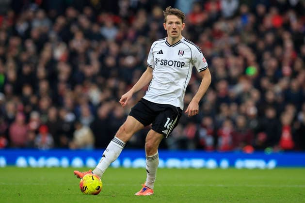 Manchester United, ManU v Fulham, Premier League Sander Berge (16) of Fulham during the Premier League match between Manchester United and Fulham at Old Trafford, Manchester, UK on 1 February 2026. Manchester Old Trafford Greater Manchester UK Editorial use only DataCo restrictions apply See www.football-dataco.com , Copyright: xConorxMolloyx PSI-23668-0188