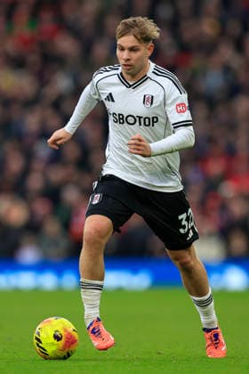Manchester United, ManU v Fulham, Premier League Emile Smith Rowe (32) of Fulham during the Premier League match between Manchester United and Fulham at Old Trafford, Manchester, UK on 1 February 2026. Manchester Old Trafford Greater Manchester UK Editorial use only DataCo restrictions apply See www.football-dataco.com , Copyright: xConorxMolloyx PSI-23668-0190