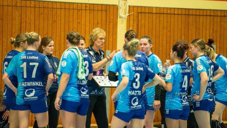 2 Handball Bundesliga Women TuS Lintfort HL Buchholz Rosengarten FOR EDITORIAL PURPOSES ONLY p Coach Bettina Grenz Klein, TuS Lintfort, at the 2 Handball Bundesliga Women match on Sunday, 01 02 2026, between TuS Lintfort and HL Buchholz Rosengarten, in Kamp Lintfort Germany NRW Kamp Lintfort Copyright ChristianxCreon Copyright: ChristianxCreon doc84e29qedus5779zhr2u ,EDITORIAL USE ONLY Copyright: ChristianxCreon