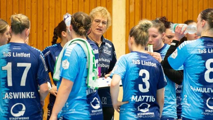 2 Handball Bundesliga Women TuS Lintfort HL Buchholz Rosengarten FOR EDITORIAL PURPOSES ONLY p Coach Bettina Grenz Klein, TuS Lintfort, at the 2 Handball Bundesliga Women match on Sunday, 01 02 2026, between TuS Lintfort and HL Buchholz Rosengarten, in Kamp Lintfort Germany NRW Kamp Lintfort Copyright ChristianxCreon Copyright: ChristianxCreon doc84e29qksp79188r3zr4l ,EDITORIAL USE ONLY Copyright: ChristianxCreon