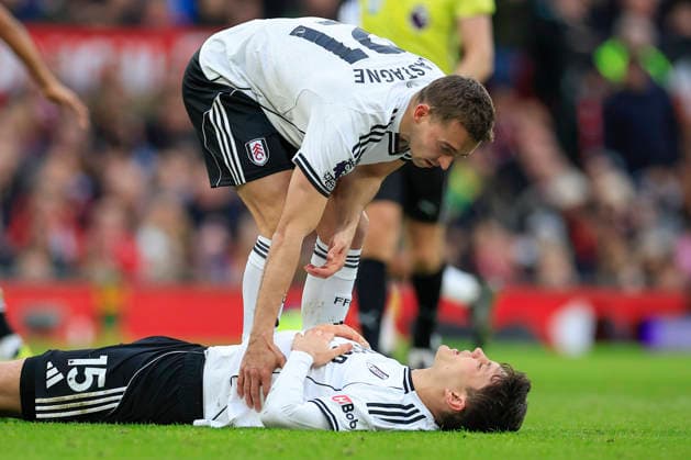 Manchester United, ManU v Fulham, Premier League Timothy Castagne (21) of Fulham tends to the injured Jorge Cuenca (15) of Fulham during the Premier League match between Manchester United and Fulham at Old Trafford, Manchester, UK on 1 February 2026. Manchester Old Trafford Greater Manchester UK Editorial use only DataCo restrictions apply See www.football-dataco.com , Copyright: xConorxMolloyx PSI-23668-0193