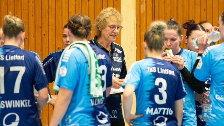 2 Handball Bundesliga Women TuS Lintfort HL Buchholz Rosengarten FOR EDITORIAL PURPOSES ONLY p Coach Bettina Grenz Klein, TuS Lintfort, at the 2 Handball Bundesliga Women match on Sunday, 01 02 2026, between TuS Lintfort and HL Buchholz Rosengarten, in Kamp Lintfort Germany NRW Kamp Lintfort Copyright ChristianxCreon Copyright: ChristianxCreon doc84e29qlhnldiejens24 ,EDITORIAL USE ONLY Copyright: ChristianxCreon