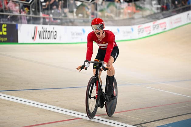 2026 UEC Track Elite European Championships Picture by Olly Hassell SWpix.com - 01 02 2026 - Cycling - 2026 UEC Track Elite European Championships - Konya Velodrome, Konya, Türkiye - Men s Elimination Race Final - Tobias Hansen Aagaard (Denmark) celebrates winning the Men s Elimination Race Final Copyright: x xSWpix.comx(t axPhotographyxHubxLtd)xOllyxHassell SWpix.comx SWP-3177-0167