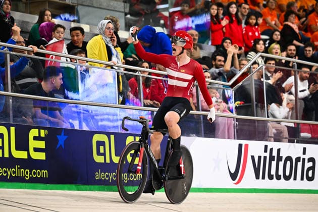 2026 UEC Track Elite European Championships Picture by Olly Hassell SWpix.com - 01 02 2026 - Cycling - 2026 UEC Track Elite European Championships - Konya Velodrome, Konya, Türkiye - Men s Elimination Race Final - Tobias Hansen Aagaard (Denmark) celebrates winning the Men s Elimination Race Final Copyright: x xSWpix.comx(t axPhotographyxHubxLtd)xOllyxHassell SWpix.comx SWP-3177-0168