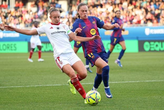 FC Barcelona, Barca Femeni v Sevilla FC Femenino - Liga F Moeve Ewa Pajor and Raquel Morcillo play during the match between FC Barcelona Women and Sevilla FC Women, corresponding to week 18 of the Liga F Moeve, at the Johan Cruyff Stadium in Barcelona, Spain, on February 1, 2026. Barcelona Spain  Copyright: xUrbanandsportx originalFilename:urbanandsport-fcbarcel260201_np0IG.jpg