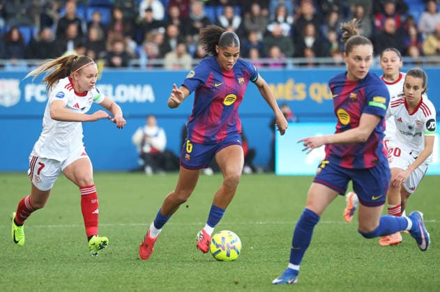 FC Barcelona, Barca Femeni v Sevilla FC Femenino - Liga F Moeve Sydney Schertenleib and Raquel Morcillo play during the match between FC Barcelona Women and Sevilla FC Women, corresponding to week 18 of the Liga F Moeve, at the Johan Cruyff Stadium in Barcelona, Spain, on February 1, 2026. Barcelona Spain  Copyright: xUrbanandsportx originalFilename:urbanandsport-fcbarcel260201_npdWo.jpg
