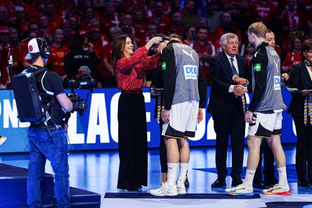 Queen Mary of Denmark presents medals DEN, Denmark vs Germany, Handball, EHF European Championship 2026, Final, 01 02 2026 DEN, Denmark vs Germany, Handball, EHF European Championship 2026, Final, 01 02 2026 Herning Copyright: xEibner-Pressefoto MarcelxvonxFehrnx EP_MFN