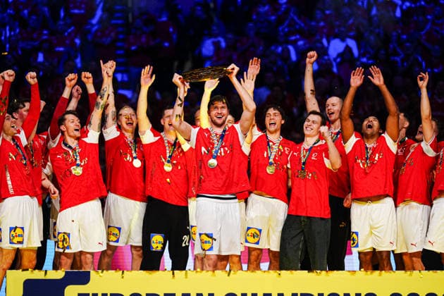 Magnus Landin Denmark, 04 with EHF Cup DEN, Denmark vs Germany, Handball, EHF European Championship 2026, Final, 01 02 2026 DEN, Denmark vs Germany, Handball, EHF European Championship 2026, Final, 01 02 2026 Herning Copyright: xEibner-Pressefoto MarcelxvonxFehrnx EP_MFN