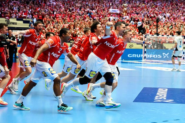 Herning Handball EM 2026 Final Denmark Germany the team of Denmark, final cheer final cheer emotion joy Herning Jyske Bank Boxing Denmark