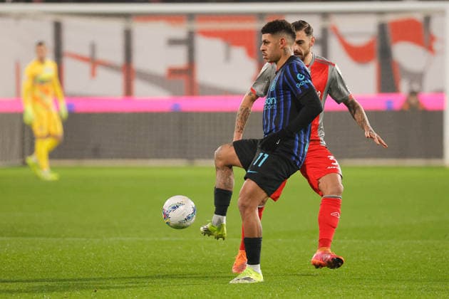 CALCIO - Serie A - US Cremonese vs Inter - FC Internazionale Luis Henrique of FC Inter under pressure from Giuseppe Pezzella of US Cremonese during the match of 6th day of the Serie A Championship between US Cremonese vs FC Inter at the Giovanni Zini Stadium on 1 February 2026 in Cremona, CR. Cremona Italy  Copyright: xIPAxSport ABACAx