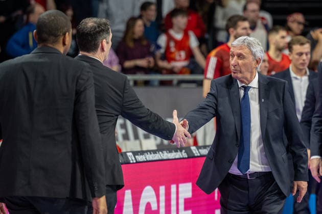 Head Coach Svetislav Persic FC Bayern Basketball says goodbye to Head Coach Ty Harrelson Rathiopharm Ulm , FC Bayern Basketball vs Ratiopharm Ulm, BBL, 18 Matchday, 01 02 2026 Munich Bavaria Germany Copyright: xkolbert-press UlrichxGamelx
