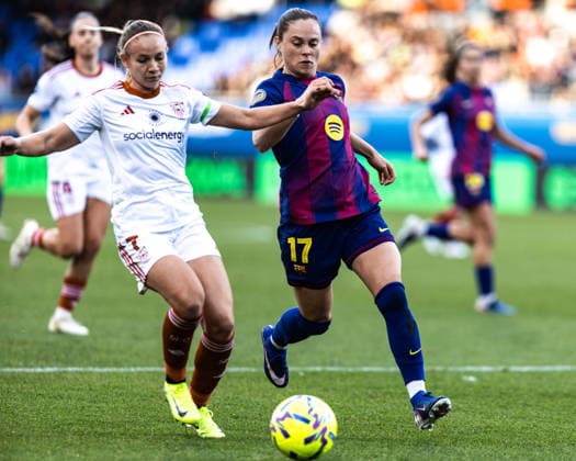 February 1, 2026, Barcelona, Barcelona, Spain: BARCELONA, SPAIN Ã¢â‚¬ 01 02 2026: Ewa Pajor R of FC Barcelona, Barca Femenino and Raquel Morcillo L of Sevilla FC Femenino in action during the Liga F match between FC Barcelona Femenino and Sevilla FC Femenino at the Estadi Johan Cruyff in Barcelona, Spain. Barcelona Spain - ZUMAs316 20260201_znp_s316_016 Copyright: xMartixSeguraxRamonedax