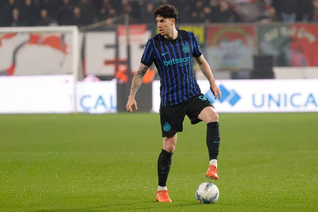 1st February 2026; Stadio Giovanni Zini, Cremona, Lombardy, Italy, Serie A Football, Cremonese versus Inter Milan; Alessandro Bastoni of FC Inter on the ball  EmanuelexPennacchio Content restricted for UK based newspaper