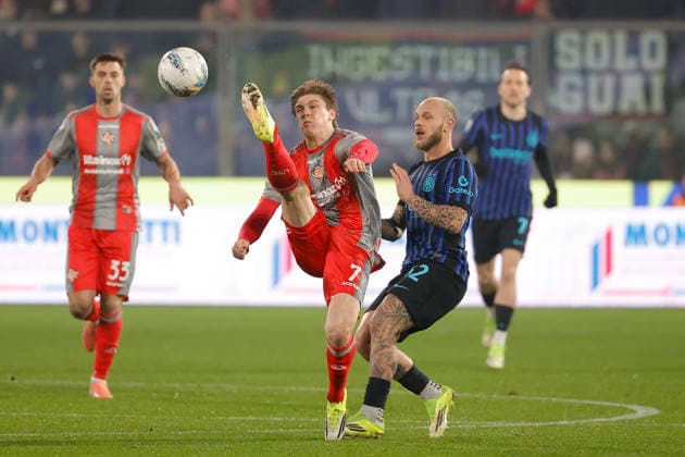 1st February 2026; Stadio Giovanni Zini, Cremona, Lombardy, Italy, Serie A Football, Cremonese versus Inter Milan; Alessio Zerbin of US Cremonese under pressure from Federico Dimarco of FC Inter  EmanuelexPennacchio Content restricted for UK based newspaper