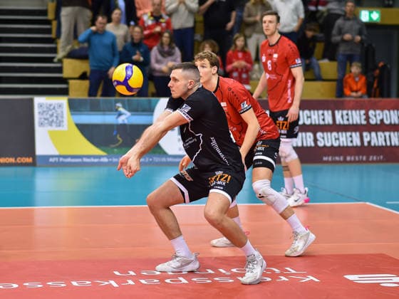 Jakob Elsaesser TV Rottenburg, 04 at the reception, behind him Luca Wahrlich TV Rottenburg, 13 and Niklas Lichtenauer TV Rottenburg, 08 TV Rottenburg vs VC Juniors Frankfurt, Volleyball, 2 Bundesliga Sued, 17 Matchday, Match 5676, Season 2025 2026, 01 02 2026, TV Rottenburg vs VC Juniors Frankfurt, Volleyball, 2 Bundesliga Sued, 17 Matchday, Match 5676, Season 2025 2026, 01 02 2026 Rottenburg Copyright: xEibner-Pressefoto RalphxKunzex EP_RKE