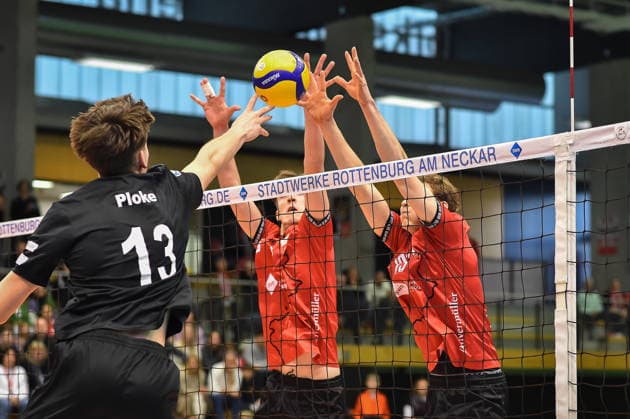 in attack Kajus Kleiner VC Juniors Frankfurt, 13 in block Dominik Marjanovic TV Rottenburg, 01 , Luca Wahrlich TV Rottenburg, 13 TV Rottenburg vs VC Juniors Frankfurt, Volleyball, 2 Bundesliga Sued, 17 Matchday, Match 5676, Season 2025 2026, 01 02 2026, TV Rottenburg vs VC Juniors Frankfurt, Volleyball, 2 Bundesliga Sued, 17 Matchday, Match 5676, Season 2025 2026, 01 02 2026 Rottenburg Copyright: xEibner-Pressefoto RalphxKunzex EP_RKE