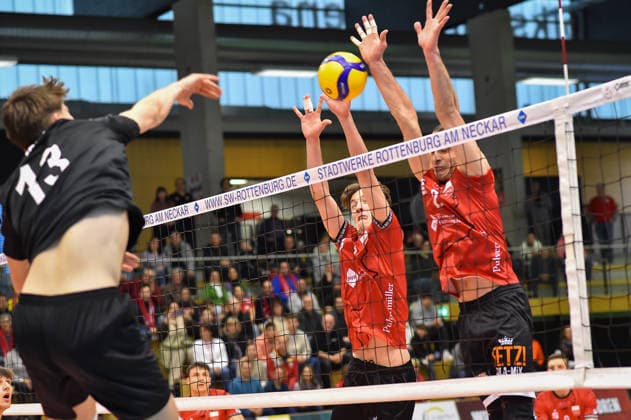 in attack Kajus Kleiner VC Juniors Frankfurt, 13 , in block Dominik Marjanovic TV Rottenburg, 01 , Moritz Rauber TV Rottenburg, 02 TV Rottenburg vs VC Juniors Frankfurt, Volleyball, 2 Bundesliga Sued, 17 Matchday, Match 5676, Season 2025 2026, 01 02 2026, TV Rottenburg vs VC Juniors Frankfurt, Volleyball, 2 Bundesliga Sued, 17 Matchday, Match 5676, Season 2025 2026, 01 02 2026 Rottenburg Copyright: xEibner-Pressefoto RalphxKunzex EP_RKE